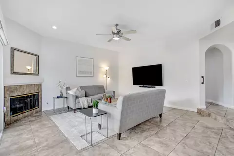 Living - 45592 Corte Montril, Temecula, CA 92592 photo 4 of 5