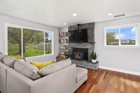 Living - 2387 Toub St, Ramona, CA 92065 photo 2 of 3