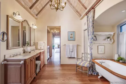 Bath - 2049 S Pacific St, Oceanside, CA 92054 photo 1 of 1