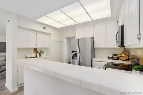 Kitchen - 8274 Caminito Modena, La Jolla, CA 92037 photo 2 of 3