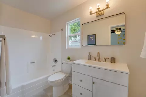 Bath - 674 Palomar Ave, El Cajon, CA 92020 photo 1 of 4