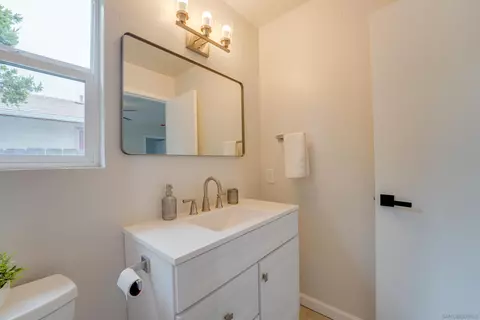 Bath - 674 Palomar Ave, El Cajon, CA 92020 photo 2 of 4