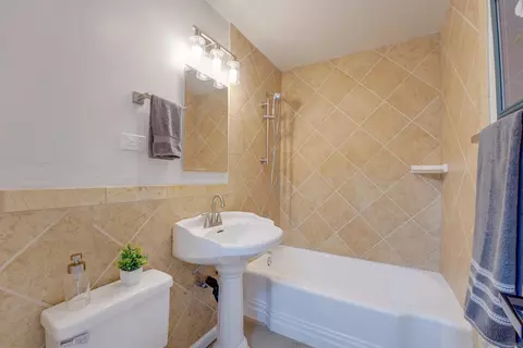 Bath - 674 Palomar Ave, El Cajon, CA 92020 photo 3 of 4