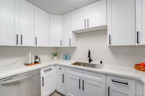 Kitchen - 674 Palomar Ave, El Cajon, CA 92020 photo 5 of 7