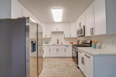 Kitchen - 674 Palomar Ave, El Cajon, CA 92020 photo 1 of 7