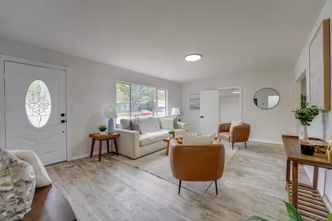 Living - 674 Palomar Ave, El Cajon, CA 92020 photo 2 of 11