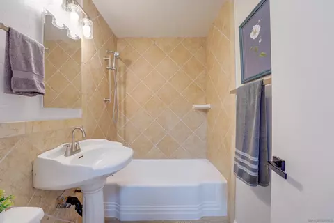 Bath - 674 Palomar Ave, El Cajon, CA 92020 photo 4 of 4
