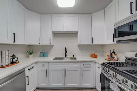 Kitchen - 674 Palomar Ave, El Cajon, CA 92020 photo 3 of 7