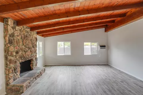 Living - 674 Palomar Ave, El Cajon, CA 92020 photo 7 of 11