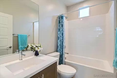 Bath - 2290 Element Way, Chula Vista, CA 91915 photo 2 of 4