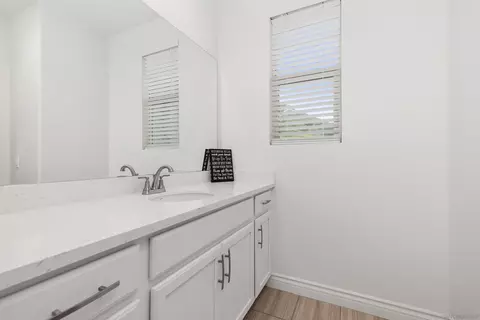 Bath - 35882 Blue Breton Dr, Fallbrook, CA 92028 photo 4 of 4