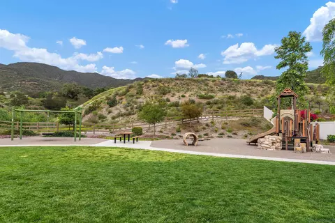 Exterior - 35882 Blue Breton Dr, Fallbrook, CA 92028 photo 10 of 14
