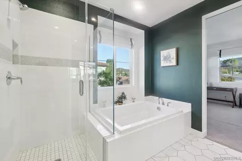 Bath - 8671 Tobago Ln, Santee, CA 92071 photo 5 of 8