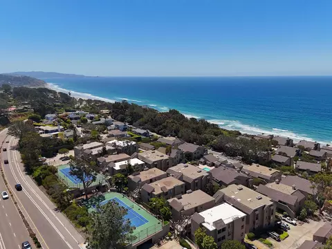 View/Area - 280 Dolphin Cv, Del Mar, CA 92014 photo 7 of 7