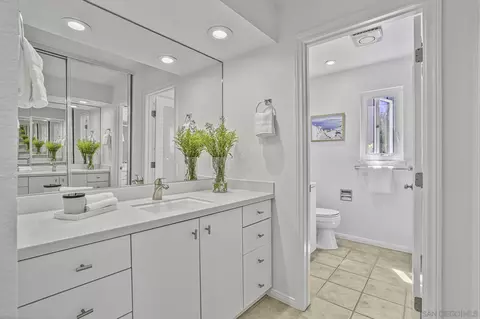 Bath - 280 Dolphin Cv, Del Mar, CA 92014 photo 1 of 2