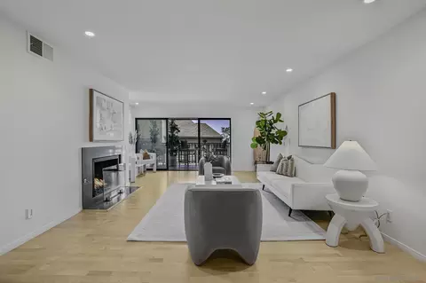 Living - 280 Dolphin Cv, Del Mar, CA 92014 photo 2 of 5