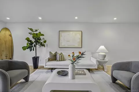 Living - 280 Dolphin Cv, Del Mar, CA 92014 photo 4 of 5