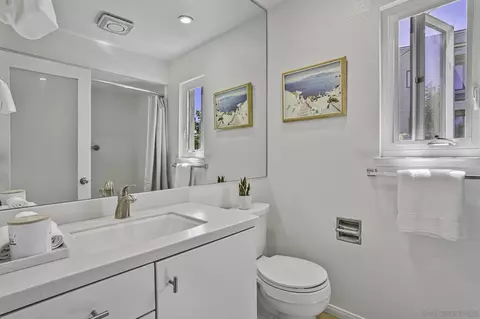 Bath - 280 Dolphin Cv, Del Mar, CA 92014 photo 2 of 2