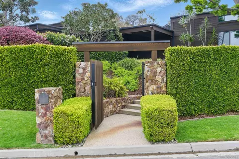 1090 Solymar, La Jolla, CA 92037