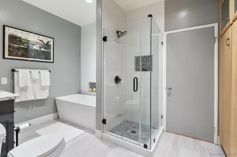 Bath - 2409 Dunstan, Oceanside, CA 92054 photo 3 of 7
