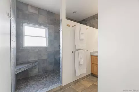 Bath - 2409 Dunstan, Oceanside, CA 92054 photo 6 of 7