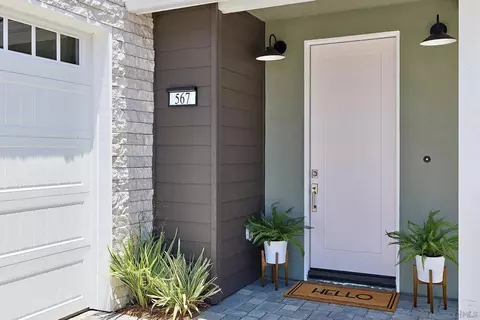 Entry Way - 567 N Vulcan Ave, Encinitas, CA 92024 photo 1 of 4