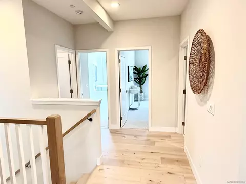 Entry Way - 567 N Vulcan Ave, Encinitas, CA 92024 photo 4 of 4
