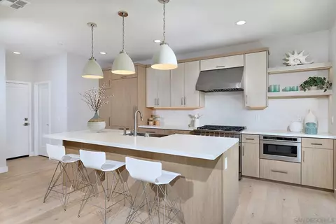 Kitchen - 567 N Vulcan Ave, Encinitas, CA 92024 photo 2 of 3