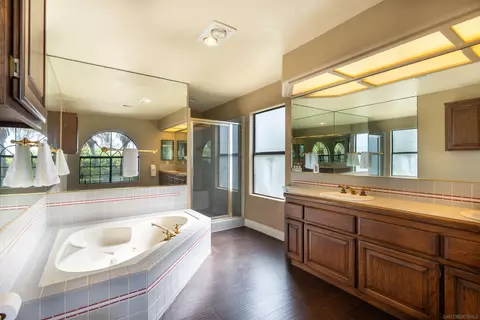 Bath - 1277 Valentine Ln, Fallbrook, CA 92028 photo 1 of 2