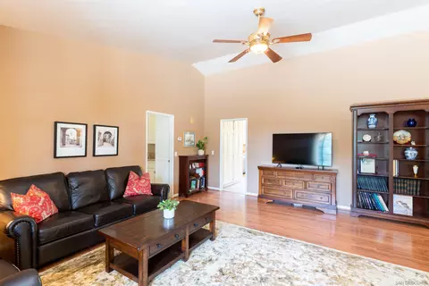 Living - 1277 Valentine Ln, Fallbrook, CA 92028 photo 2 of 2