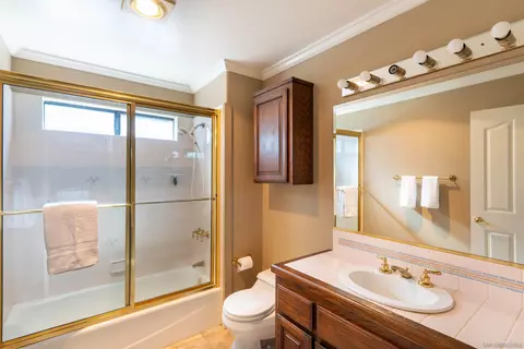 Bath - 1277 Valentine Ln, Fallbrook, CA 92028 photo 2 of 2