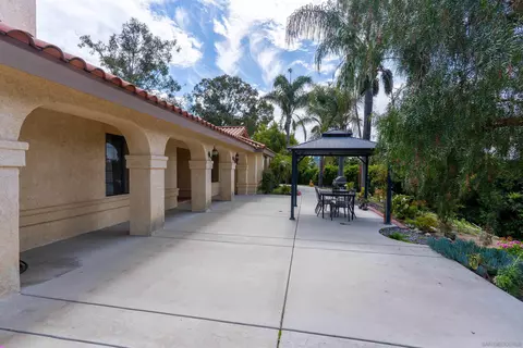Exterior - 1277 Valentine Ln, Fallbrook, CA 92028 photo 5 of 6