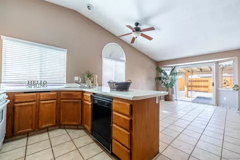 909 Jennifer St, Brawley, CA 92227