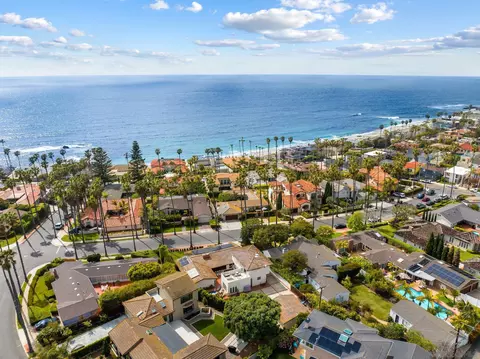 View/Area - 6423 Avenida Cresta, La Jolla, CA 92037 photo 8 of 9