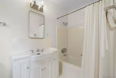 Bath - 6423 Avenida Cresta, La Jolla, CA 92037 photo 3 of 3