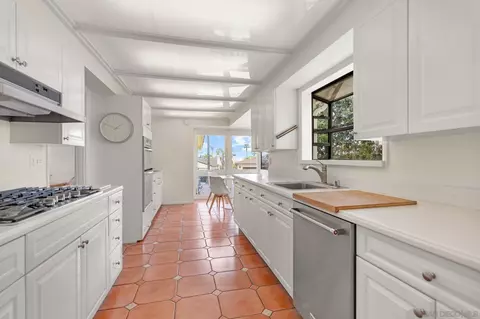 Kitchen - 6423 Avenida Cresta, La Jolla, CA 92037 photo 1 of 3
