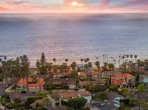 View/Area - 6423 Avenida Cresta, La Jolla, CA 92037 photo 4 of 9