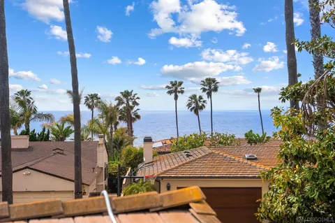 View/Area - 6423 Avenida Cresta, La Jolla, CA 92037 photo 3 of 9