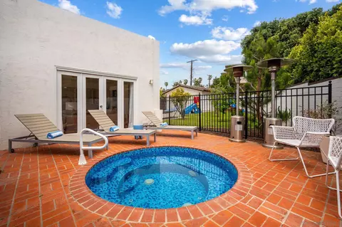 Exterior - 6423 Avenida Cresta, La Jolla, CA 92037 photo 5 of 8