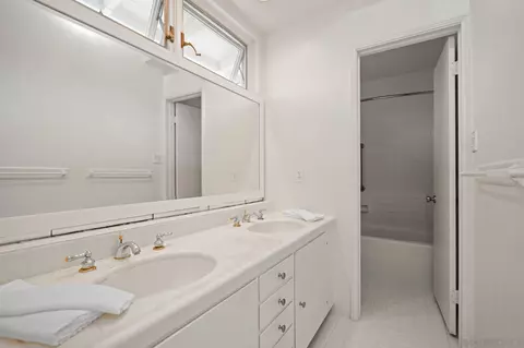 Bath - 6423 Avenida Cresta, La Jolla, CA 92037 photo 1 of 3