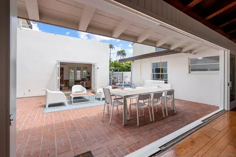 Exterior - 6423 Avenida Cresta, La Jolla, CA 92037 photo 4 of 8
