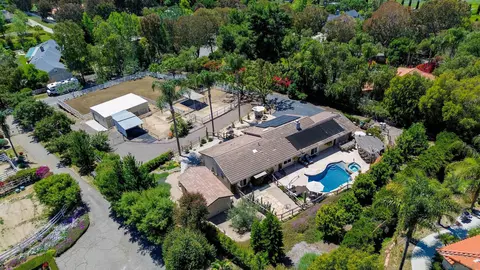 1045 Capra Way, Fallbrook, CA 92028 photo 3