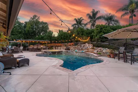 1045 Capra Way, Fallbrook, CA 92028 photo 2