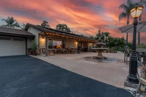 1045 Capra Way, Fallbrook, CA 92028 photo 4