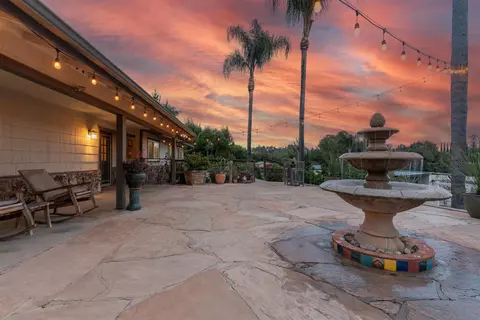 1045 Capra Way, Fallbrook, CA 92028 photo 5