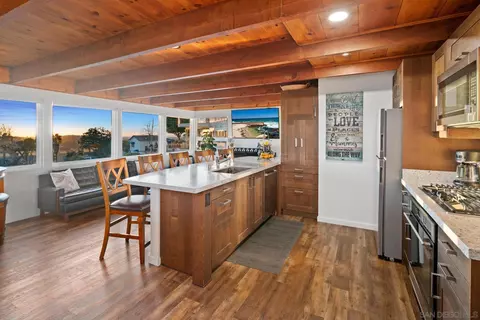 9595 Alto Dr, La Mesa, CA 91941