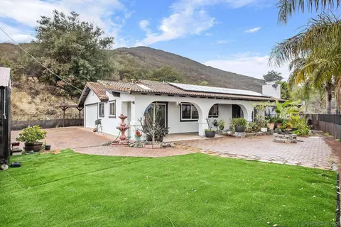 728 Rainbow Hills Rd, Fallbrook, CA 92028 photo 2