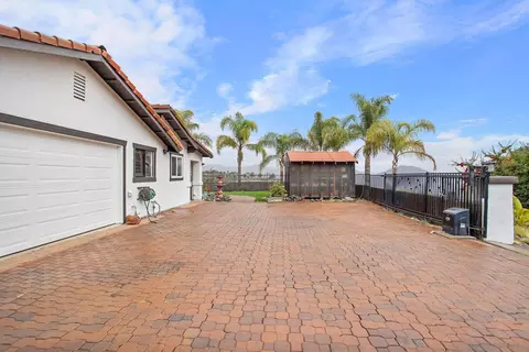 728 Rainbow Hills Rd, Fallbrook, CA 92028 photo 5