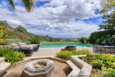 6735 S La Jolla Scenic Dr, La Jolla, CA 92037