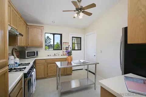 Kitchen - 20119 Para Siempre Vis, Ramona, CA 92065 photo 3 of 4